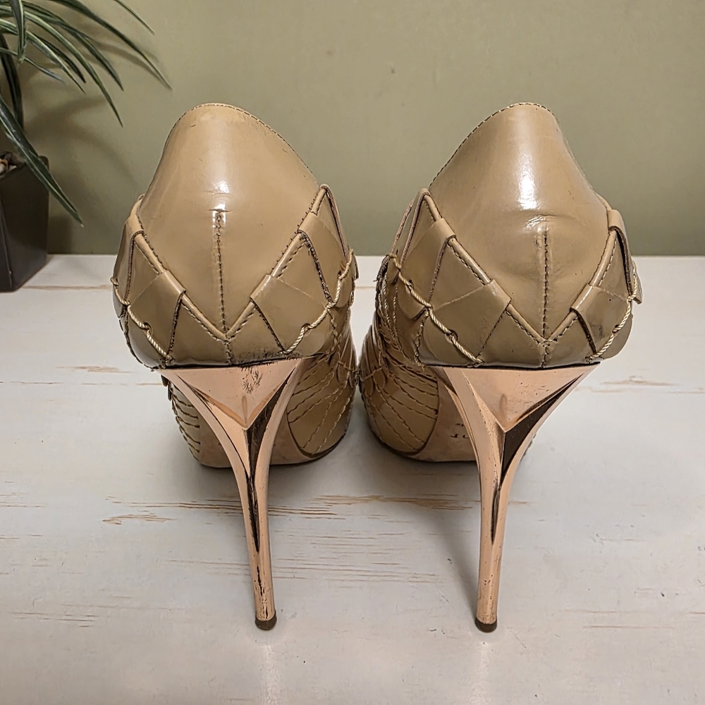 Dior |  Beige Leather Scalloped Platform Pumps with Gold Stiletto Heels Sz 37 - Picture 5 of 12